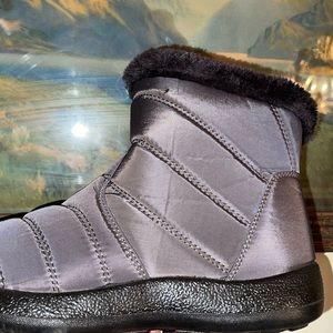 AB black women’s boots like new